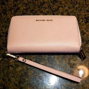 Michael Kors Jet Set Travel Leather Continental Wristlet/Wallet in Soft Pink